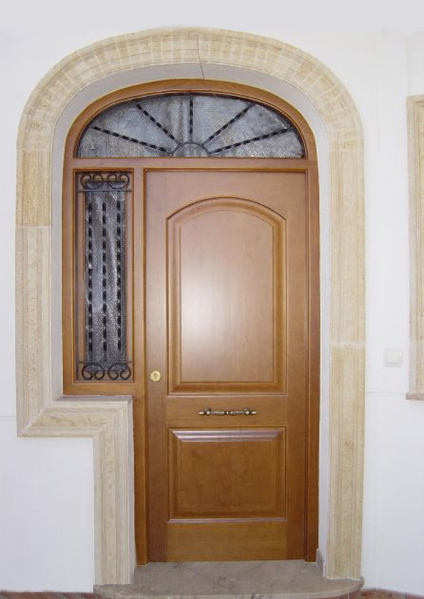 Puertas de entrada hechas en madera - CARPINTERIA FUSTA